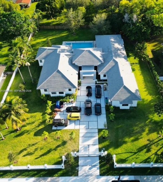 7830 SW 117th St Pinecrest, FL 33156