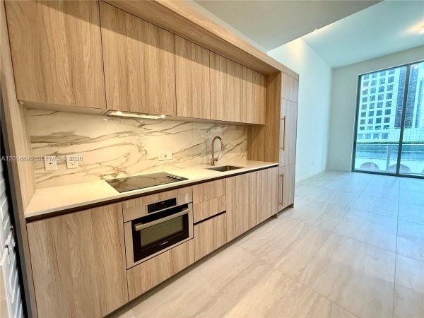 77 SE 5th St #1213 Miami, FL 33131