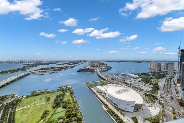 900 Biscayne Blvd #PH6205 Miami, FL 33132