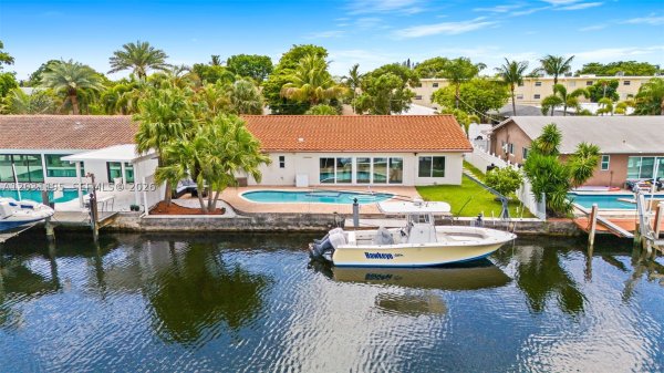 370 SE 12th Ave Pompano Beach, FL 33060