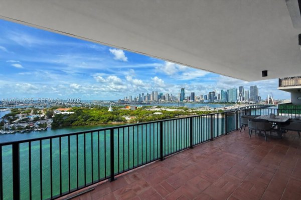 1000 Venetian Way #1703 Miami, FL 33139
