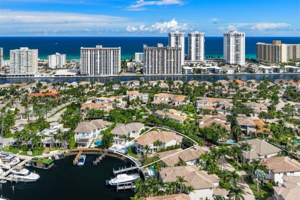 1426 Commodore Way Hollywood, FL 33019