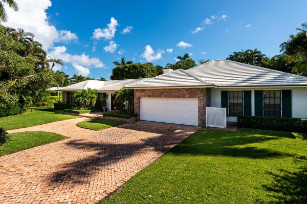 202 Coral Palm Beach, FL 33480