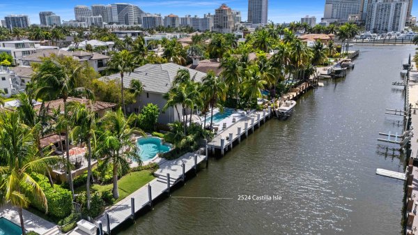2524 Castilla Fort Lauderdale, FL 33301