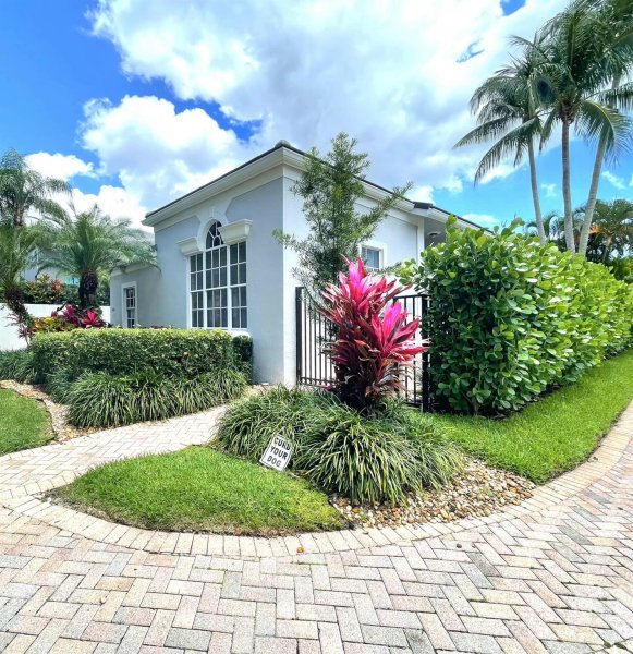 6616 NW 43rd Ter Boca Raton, FL 33496
