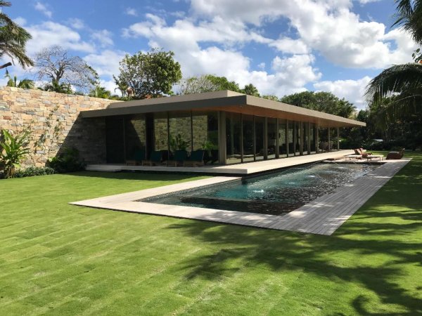 195 Via Marina Palm Beach, FL 33480