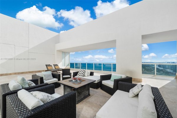 1830 S Ocean Dr #5103 Hallandale Beach, FL 33009