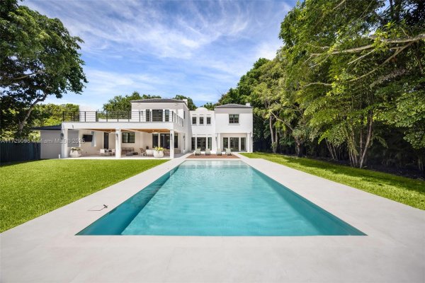 4860 Hammock Lk Dr Coral Gables, FL 33156