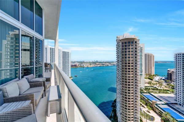 465 Brickell Ave #2801 Miami, FL 33131