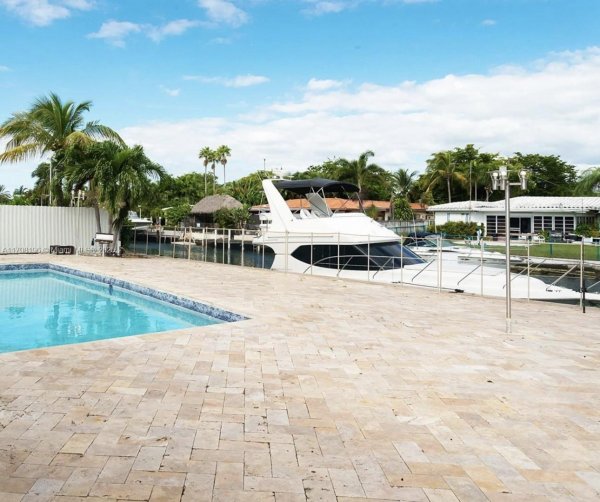 2055 Keystone Blvd North Miami, FL 33181