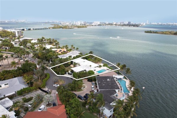 7305 Belle Meade Is Dr Miami, FL 33138 7305 Belle Meade Is Dr Miami, FL 33138