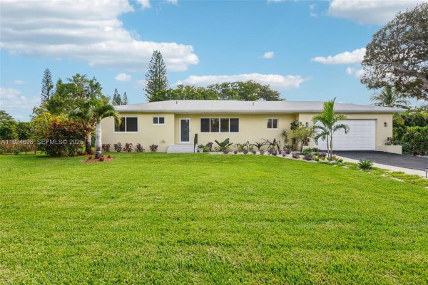 140 NE 161st St Miami, FL 33162