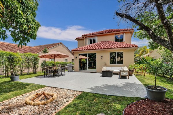 1381 Sago Ln Weston, FL 33327