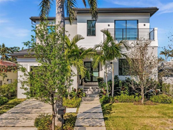 9264 Dickens Ave Surfside, FL 33154