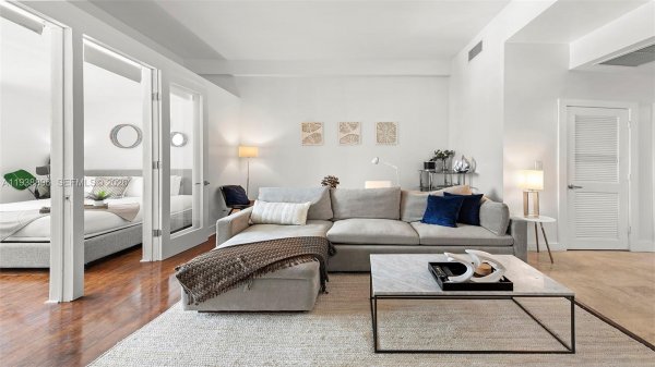 2301 Collins Ave #1632 Miami Beach, FL 33139