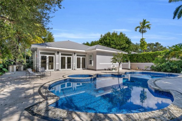 5794 SW 76th Ter South Miami, FL 33143