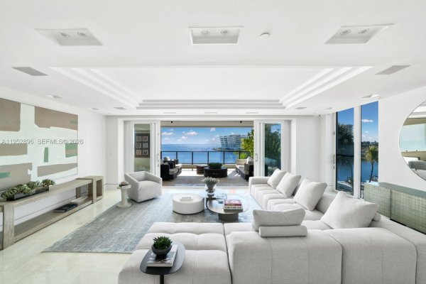 3535 Hiawatha Ave #403 Miami, FL 33133