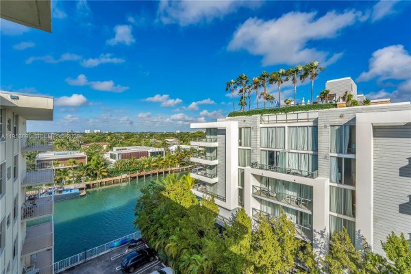 9500 W Bay Hbr Dr #7H Bay Harbor Islands, FL 33154