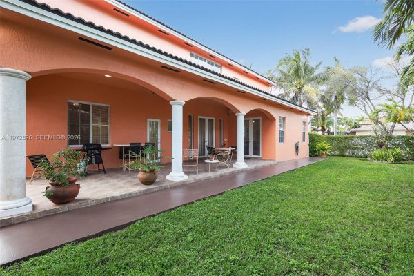 16613 NW 77th Path Miami Lakes, FL 33016