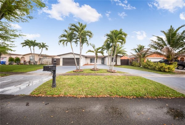 9349 NW 24th Pl Pembroke Pines, FL 33024