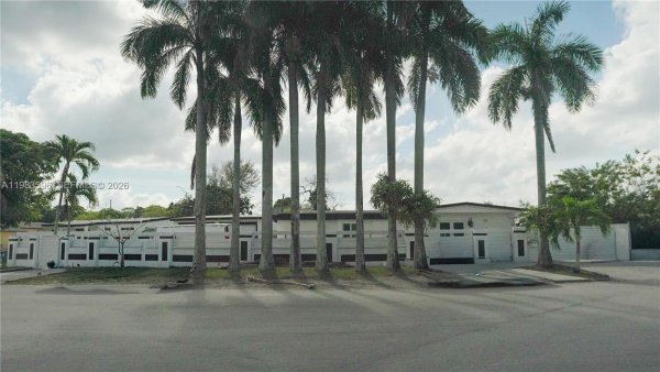 1720 NW 124th Ter Miami, FL 33167