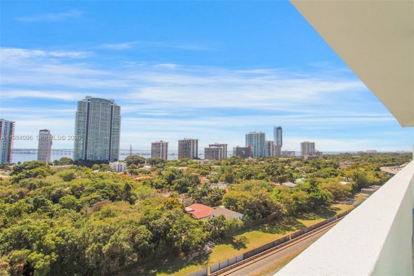 1600 SW 1st Ave #713 Miami, FL 33129