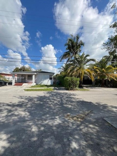 2845 SW 21st Ter Miami, FL 33145