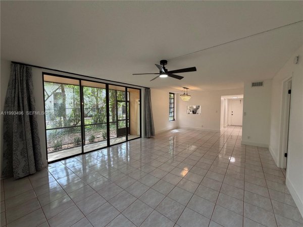 400 Commodore Dr #101 Plantation, FL 33325