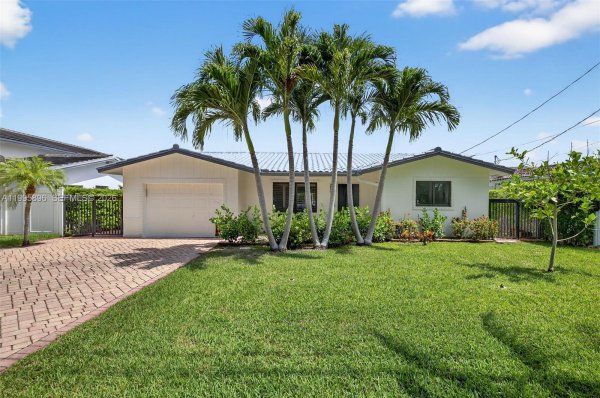 2481 SE 15th St Pompano Beach, FL 33062