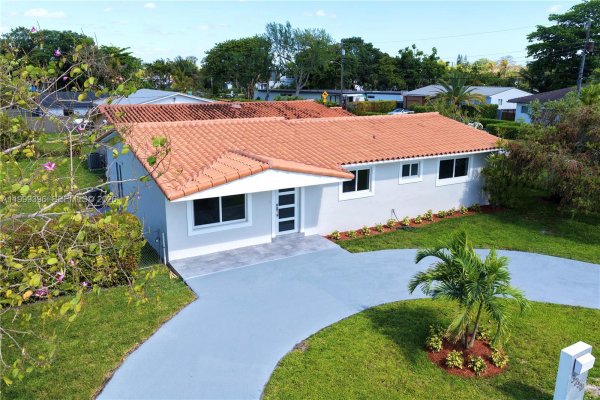 3250 SW 72th Ct Miami, FL 33155