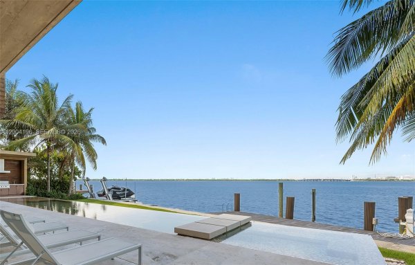 825 E Dilido Dr Miami Beach, FL 33139