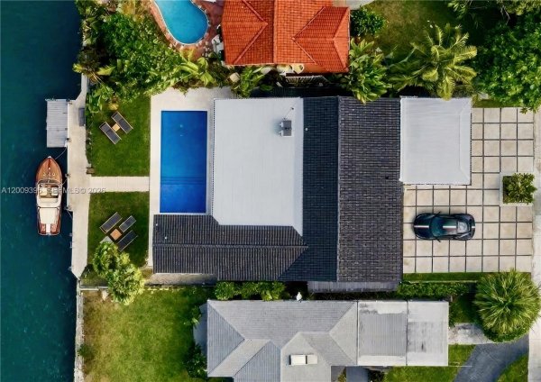 1560 Cleveland Rd Miami Beach, FL 33141