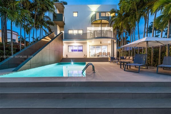 1785 Fairhaven Pl Miami, FL 33133