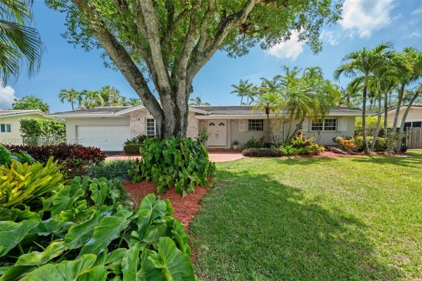 15705 SW 77th Ave Palmetto Bay, FL 33157