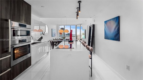 851 NE 1st Ave #1606 Miami, FL 33132