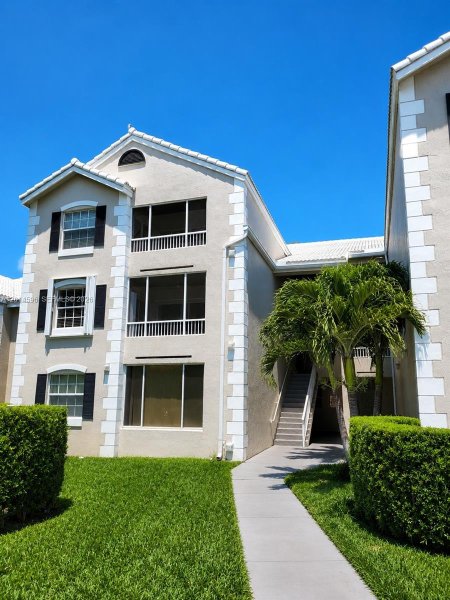 2890 N Oakland Frst Dr #203 Oakland Park, FL 33309