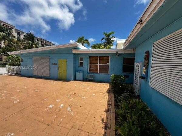 2318 N Ocean Blvd Fort Lauderdale, FL 33305