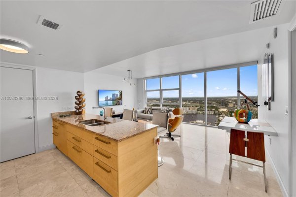 1830 S Ocean Dr #4807 Hallandale Beach, FL 33009