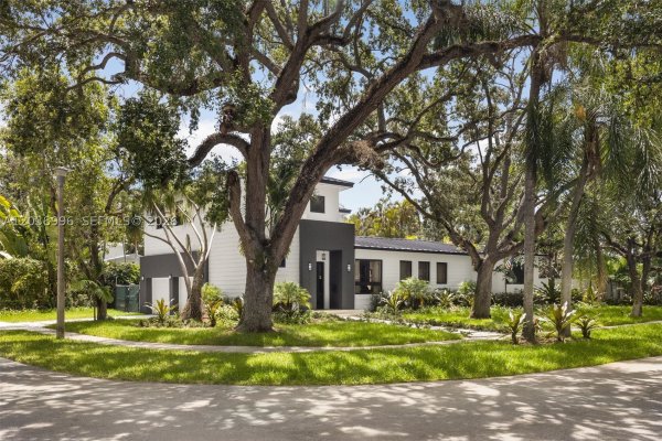 3303 Halissee St Coconut Grove, FL 33133