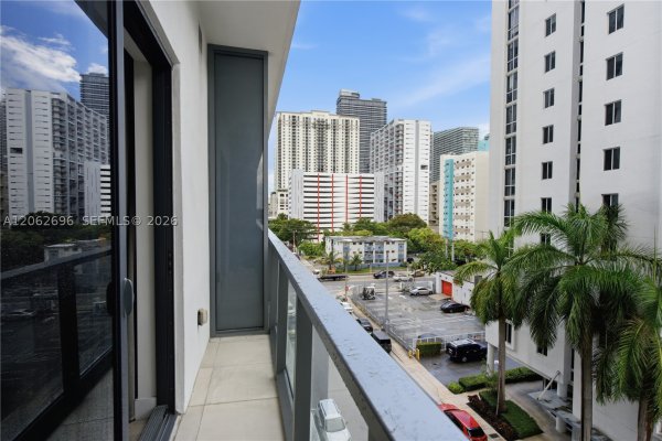 229 SW 9th St #405 Miami, FL 33130