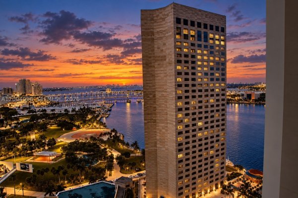 325 S Biscayne Blvd #2722 Miami, FL 33131