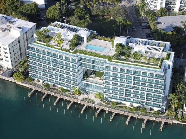 9221 E Bay Hbr Dr #311 Bay Harbor Islands, FL 33154