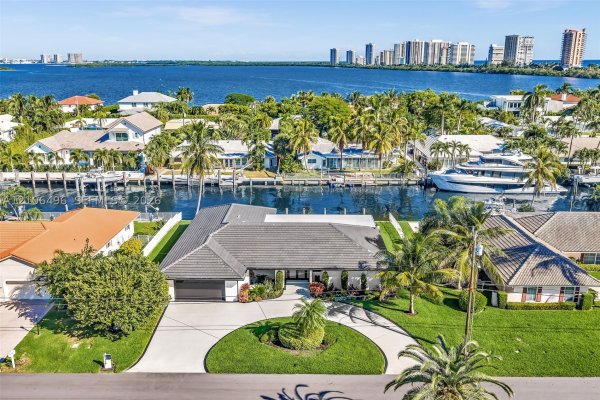 1170 Fairview Ln Singer Island, FL 33404