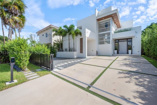 9181 Carlyle Ave Surfside, FL 33154