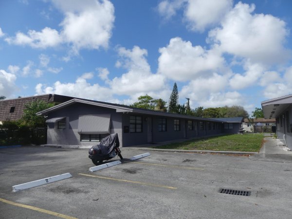 2247 Taylor #1-8 Hollywood, FL 33020