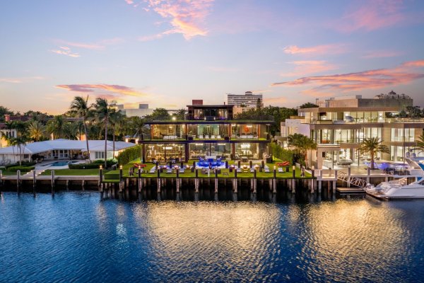 733 Middle Riv Fort Lauderdale, FL 33304