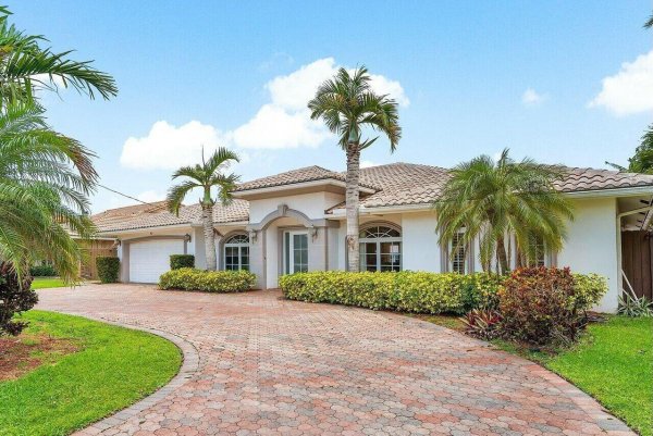 41 Castle Hbr Isle Fort Lauderdale, FL 33308