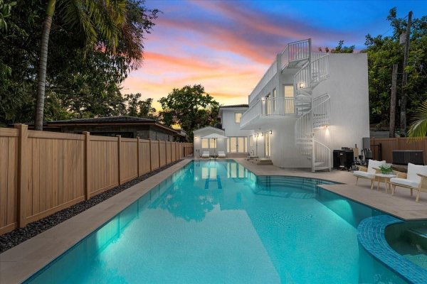 257 SW 32nd Rd Miami, FL 33129