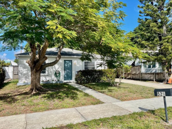 526 Worthmore Dr Lake Worth Beach, FL 33460