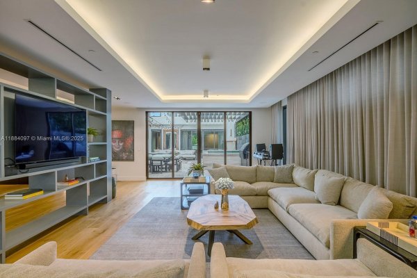 350 Meridian Ave #PH Miami Beach, FL 33139 350 Meridian Ave #PH Miami Beach, FL 33139